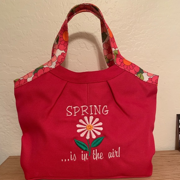 Springtime lightweight tote! - Picture 2 of 4